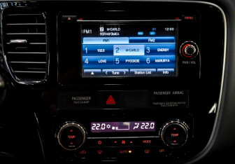 Подержанный автомобиль Mitsubishi Outlander 2014 года (15 фото)