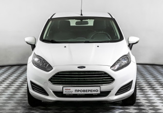 Подержанный автомобиль Ford Fiesta Sedan 2015 года (2 фото)