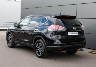 Подержанный автомобиль Nissan X-Trail 2016 года (7 фото)