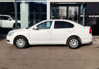 Подержанный автомобиль Skoda Octavia Liftback 2011 года (8 фото)
