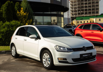 Подержанный автомобиль Volkswagen Golf Hatchback 2013 года (2 фото)