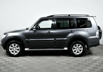 Подержанный автомобиль Mitsubishi Pajero 2014 года (3 фото)