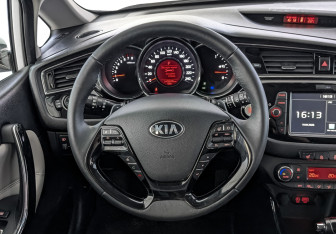 Подержанный автомобиль Kia Ceed Wagon 2018 года (22 фото)