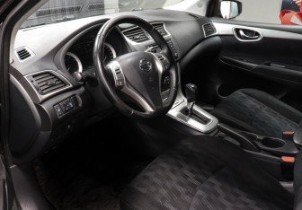 Подержанный автомобиль Nissan Tiida Hatchback 2015 года (7 фото)