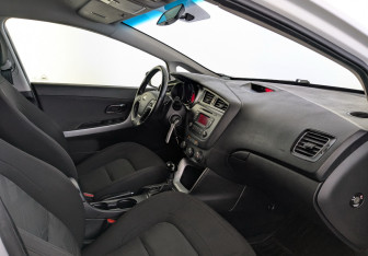 Подержанный автомобиль Kia Ceed Hatchback 2016 года (11 фото)