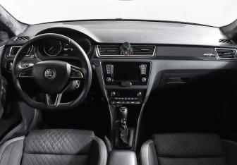 Подержанный автомобиль Skoda Rapid Liftback 2015 года (7 фото)