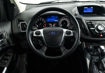 Подержанный автомобиль Ford Kuga 2016 года (10 фото)