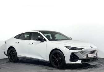 Подержанный автомобиль Changan UNI-V 2023 года (3 фото)