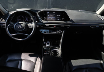 Подержанный автомобиль Hyundai Sonata 2019 года (9 фото)