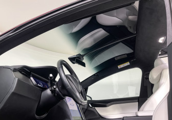 Подержанный автомобиль Tesla Model X 2020 года (14 фото)