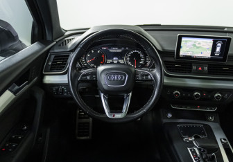 Подержанный автомобиль Audi Q5 2017 года (12 фото)