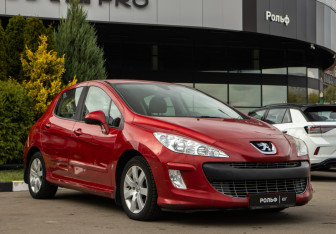 Подержанный автомобиль Peugeot 308 Hatchback 2008 года (2 фото)