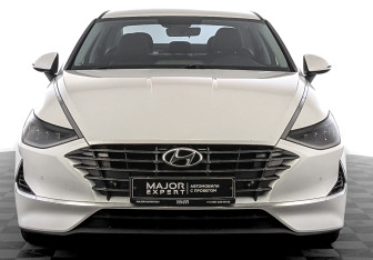 Подержанный автомобиль Hyundai Sonata 2020 года (2 фото)