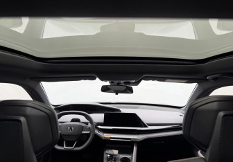 Подержанный автомобиль Changan UNI-V 2023 года (12 фото)