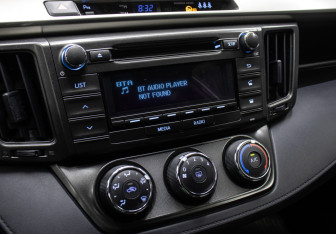 Подержанный автомобиль Toyota RAV4 2013 года (18 фото)