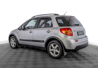 Подержанный автомобиль Suzuki SX4 Hatchback 2007 года (7 фото)