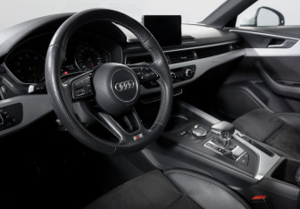 Подержанный автомобиль Audi A4 Sedan 2017 года (14 фото)