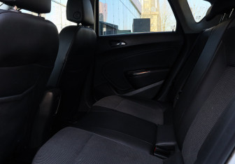 Подержанный автомобиль Opel Astra Hatchback 2010 года (8 фото)