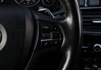 Подержанный автомобиль BMW X4 2015 года (23 фото)