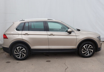 Подержанный автомобиль Volkswagen Tiguan 2018 года (7 фото)
