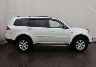 Подержанный автомобиль Mitsubishi Pajero Sport 2014 года (7 фото)
