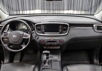 Подержанный автомобиль Kia Sorento 2019 года (14 фото)