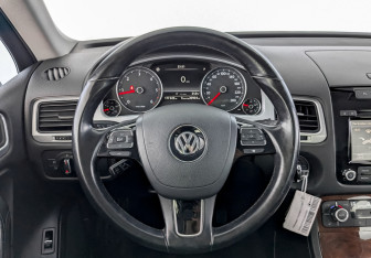 Подержанный автомобиль Volkswagen Touareg 2011 года (22 фото)