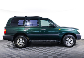 Подержанный автомобиль Toyota Land Cruiser Suv 2001 года (4 фото)