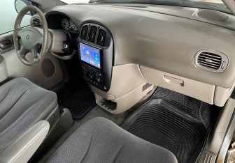 Подержанный автомобиль Dodge Caravan 2003 года (12 фото)