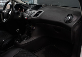 Подержанный автомобиль Ford Fiesta Sedan 2016 года (9 фото)