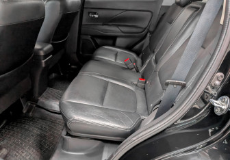 Подержанный автомобиль Mitsubishi Outlander 2014 года (12 фото)