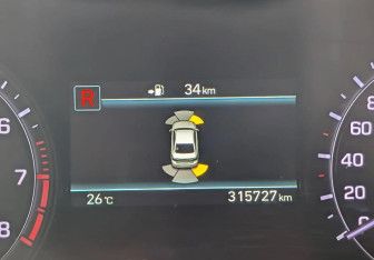 Подержанный автомобиль Genesis G80 2017 года (16 фото)