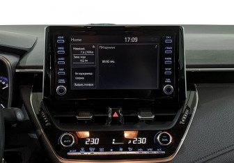 Подержанный автомобиль Toyota Corolla Sedan 2019 года (17 фото)