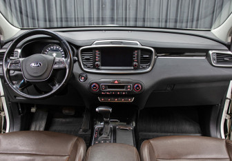 Подержанный автомобиль Kia Sorento 2019 года (15 фото)