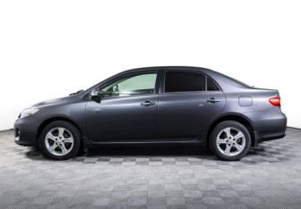 Подержанный автомобиль Toyota Corolla Sedan 2012 года (8 фото)