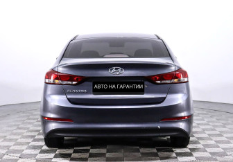 Подержанный автомобиль Hyundai Elantra Sedan 2016 года (6 фото)