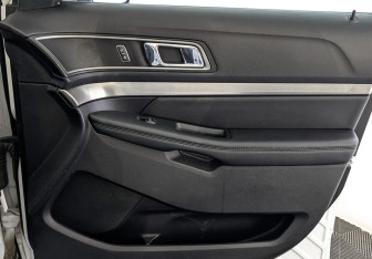 Подержанный автомобиль Ford Explorer 2018 года (25 фото)