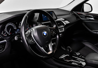 Подержанный автомобиль BMW X4 2018 года (12 фото)