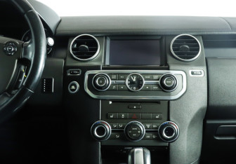 Подержанный автомобиль Land Rover Discovery 2012 года (15 фото)