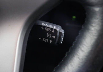 Подержанный автомобиль Toyota Land Cruiser Prado 2013 года (16 фото)