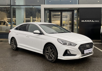 Подержанный автомобиль Hyundai Sonata 2019 года (3 фото)