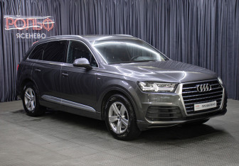 Подержанный автомобиль Audi Q7 2018 года (3 фото)