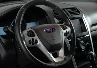 Подержанный автомобиль Ford Explorer 2013 года (15 фото)