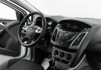 Подержанный автомобиль Ford Focus Wagon 2013 года (10 фото)