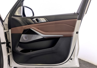 Подержанный автомобиль BMW X7 2019 года (25 фото)