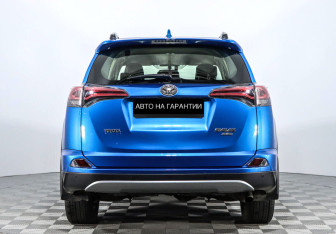 Подержанный автомобиль Toyota RAV4 2015 года (4 фото)