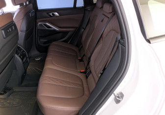 Подержанный автомобиль BMW X6 2022 года (12 фото)