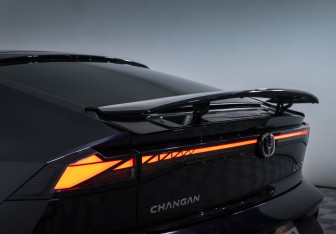 Подержанный автомобиль Changan UNI-V 2024 года (8 фото)