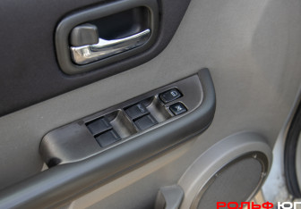 Подержанный автомобиль Nissan X-Trail 2006 года (21 фото)