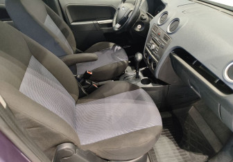 Подержанный автомобиль Ford Fusion 2008 года (9 фото)